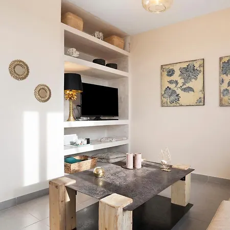 Piso De Diseno En Conil *